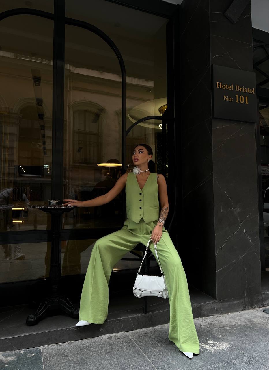 Ivory Hour - Pistachio