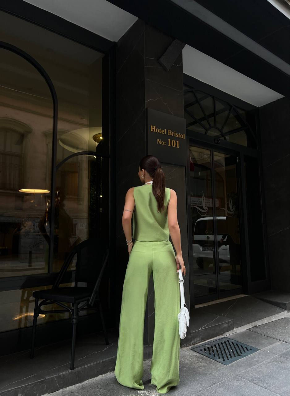 Ivory Hour - Pistachio